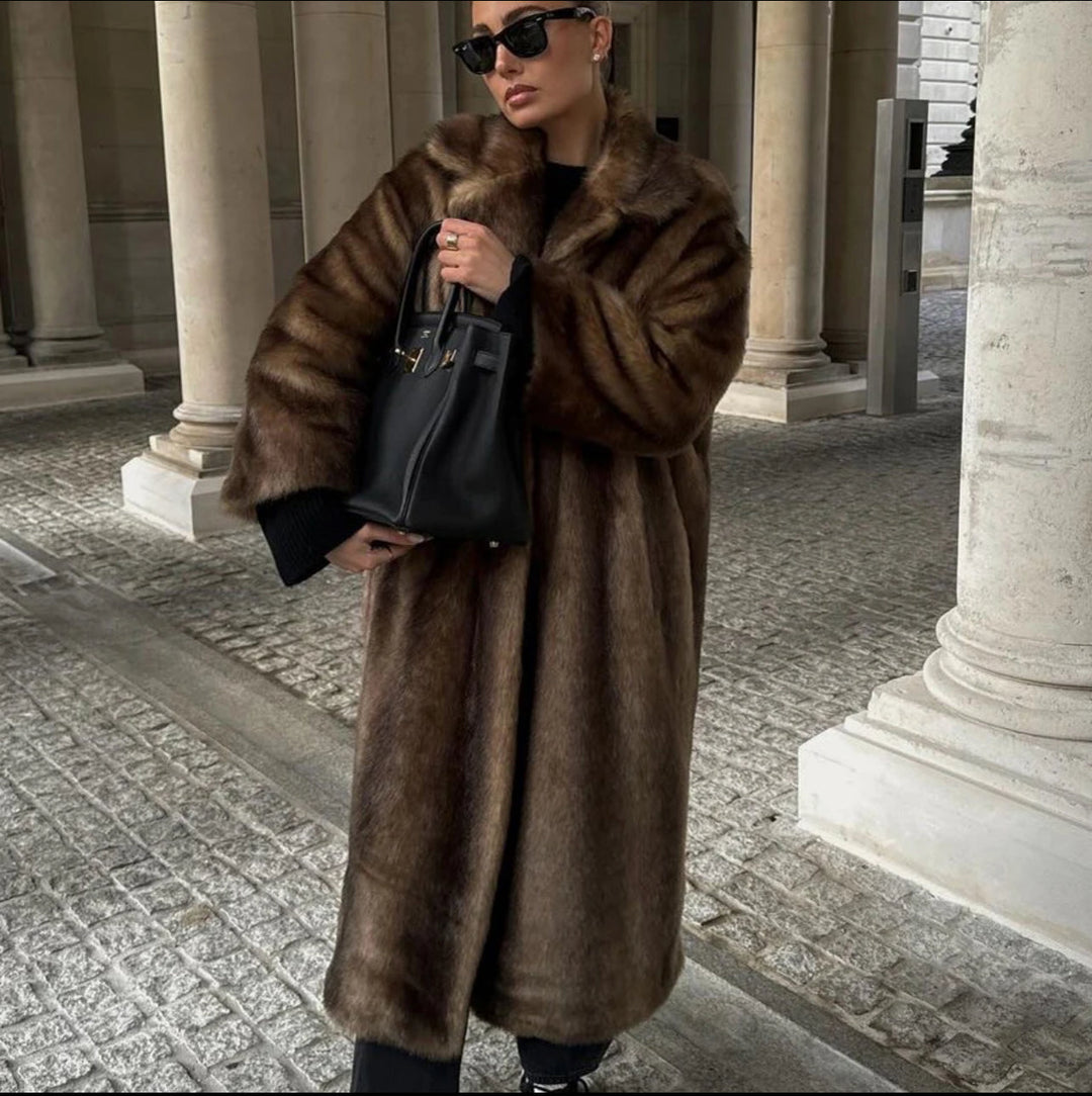 Lucy | Luxurious Long Faux Fur Coat